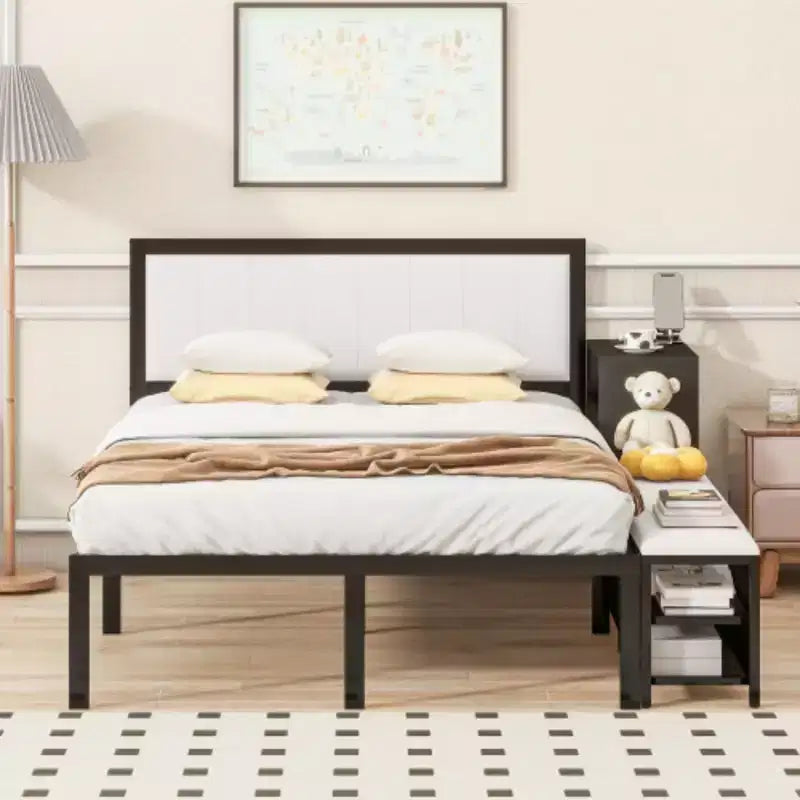 Cama de plataforma matrimonial de metal con estantes de almacenamiento de dos niveles y gabinete de almacenamiento de madera