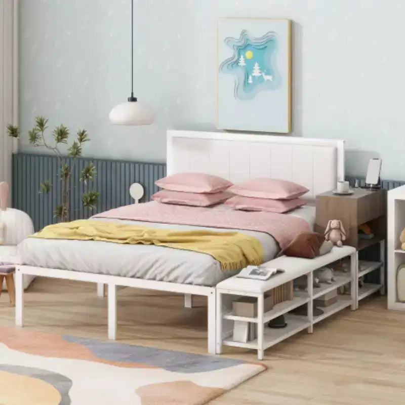 Cama de plataforma matrimonial de metal con estantes de almacenamiento de dos niveles y gabinete de almacenamiento de madera
