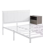 Cama de plataforma matrimonial de metal con estantes de almacenamiento de dos niveles y gabinete de almacenamiento de madera