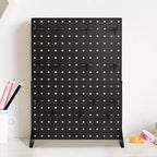 Soporte de exhibición perforado, soporte de exhibición de mesa de 17 x 13 pulgadas con 30 ganchos, panel de tablero perforado de acero laminado en frío engrosado, negro (2 unidades)
