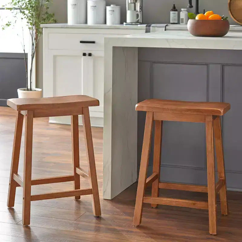 Taburete sin respaldo de 24" de altura para mostrador color gris madera (2 piezas)