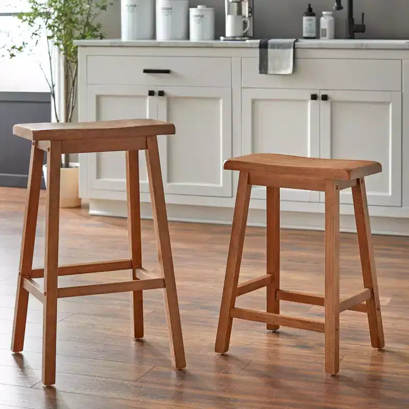 Taburete sin respaldo de 24" de altura para mostrador color gris madera (2 piezas)