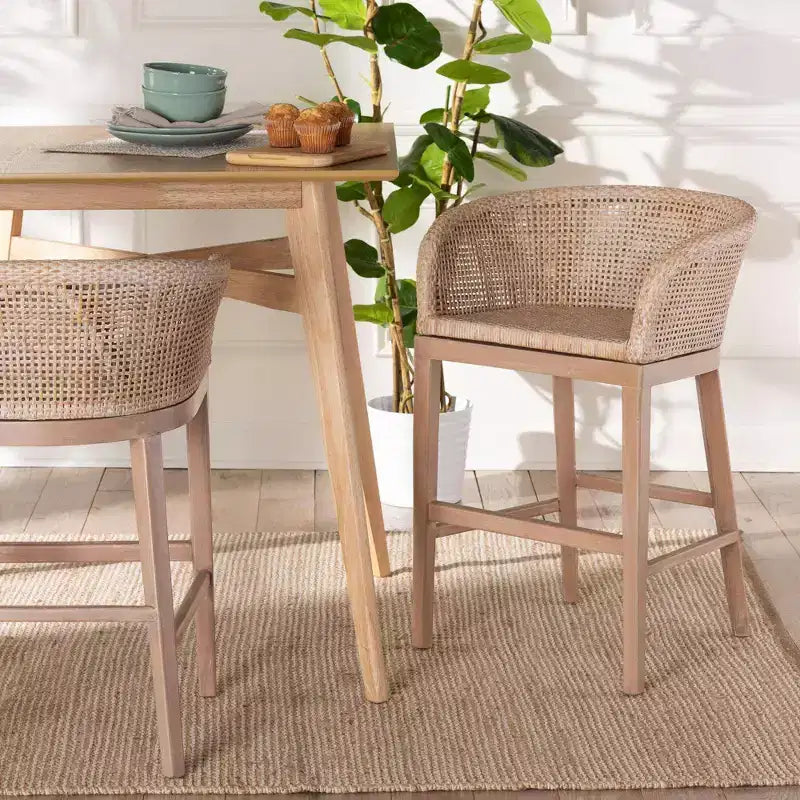 Taburete de barra de altura de mostrador de ratán y madera de caoba, acabado blanco antiguo/marrón claro