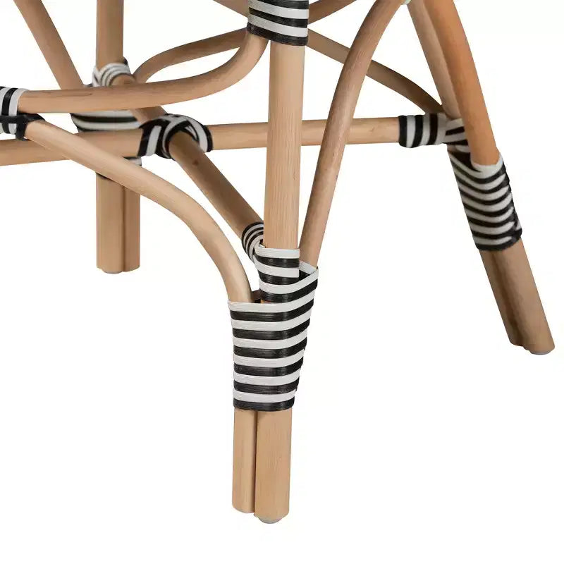 Silla de comedor moderna de interior francesa de ratán natural y tejido bicolor blanco y negro